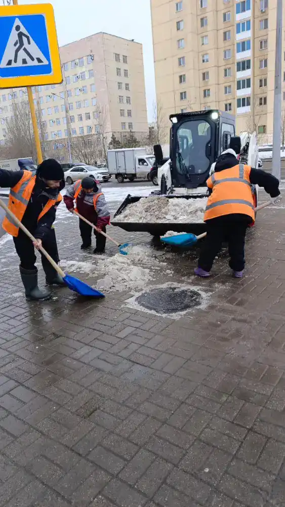 Сложные погодные условия в Астане: коммунальные службы мобилизованы для борьбы со снегом и гололедом