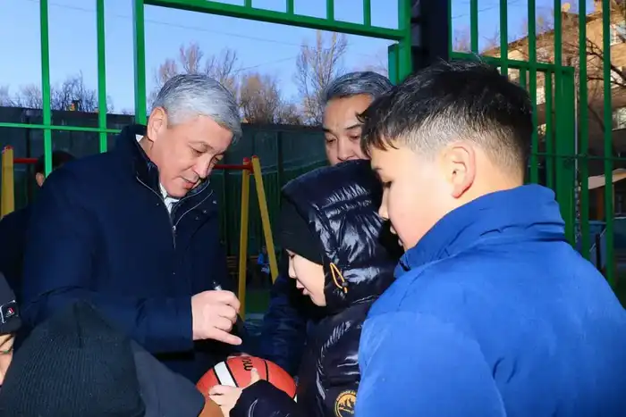 Город без окраин: Ермаганбет Булекпаев проверил благоустройство района Алихана Бокейхана (6)