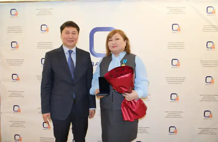 Государственные награды получили сотрудники Бюро в честь Дня статистики (2)