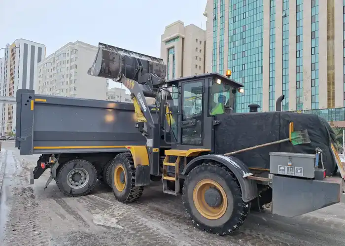 Уборка снега в Астане: последствия для дорожного движения и городской инфраструктуры