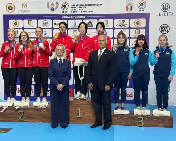 Казахстанская женская сборная завоевывает бронзу на чемпионате мира по пулевой стрельбе в Каире