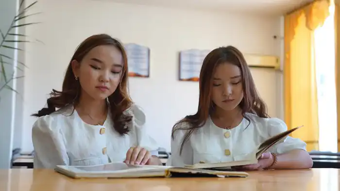 ТРОЙНЯШКИ ИЗ АЗЕРБАЙДЖАНА И ДВОЙНЯШКИ ИЗ КЫРГЫЗСТАНА ИЗУЧАЮТ КАЗАХСКИЙ ЯЗЫК В ТУРКЕСТАНЕ (5)