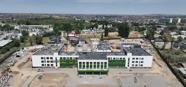 Сокращение трехсменного обучения в Карасайском районе: последствия открытия новых школ