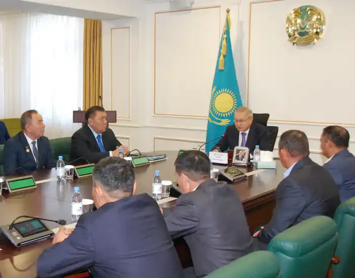 Бейбит Исабаев вручил государственные награды работникам сельского хозяйства области Жетісу (3)