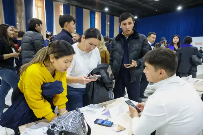 В ШЫМКЕНТЕ ПРОШЛА ЯРМАРКА ТРУДА, НА КОТОРОЙ ПРЕДЛОЖЕНО ОКОЛО 2 ТЫСЯЧ РАБОЧИХ МЕСТ (4)