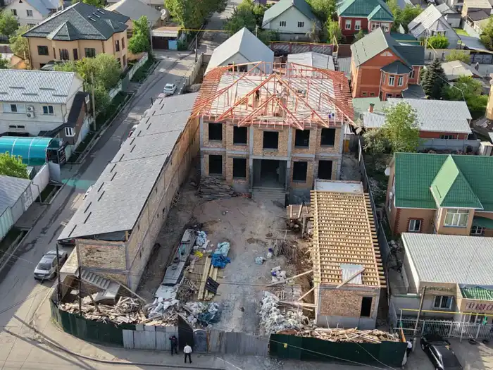 В Алматы сносят крупный незаконный объект (5)