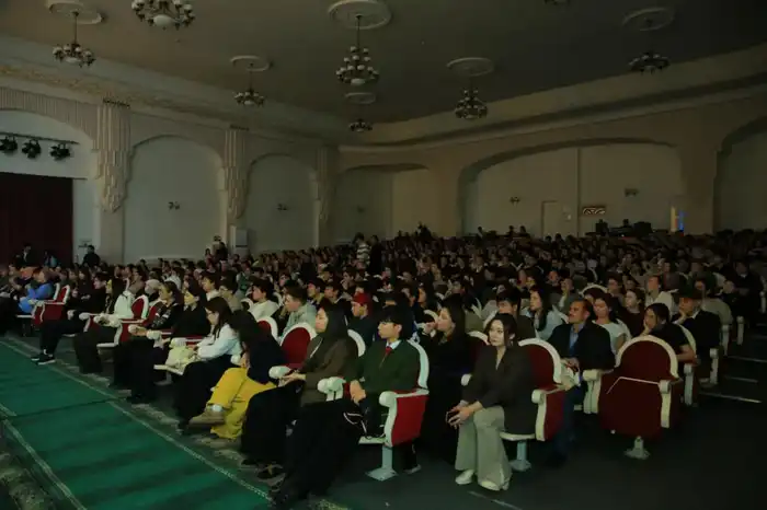 В Алматы прошел поэтический и музыкальный вечер «Ұйықтап жатқан жүректі ән оятар», посвященный 180-летию Абая Кунанбаева (3)