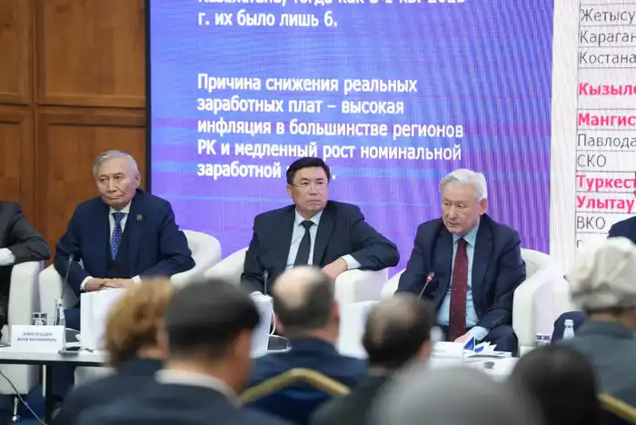 Эксперты обсудили новые финансовые подходы Казахстана на круглом столе в Академии государственного управления