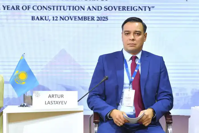Омбудсмен Казахстана Артур Ластаев на конференции в Баку обсудил важность конституционных ценностей и реформы 2022 года
