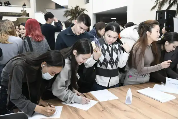 В Астане прошла очередная ярмарка вакансий для молодежи (7)