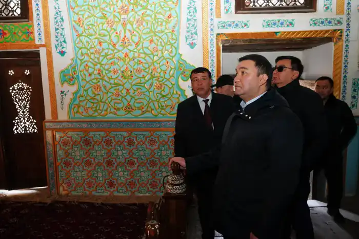 ДЕЛЕГАЦИЯ ТУРКЕСТАНСКОЙ ОБЛАСТИ ПОСЕТИЛА ИСТОРИЧЕСКИЕ ОБЪЕКТЫ ГОРОДА ХИУА И ОЗНАКОМИЛАСЬ С ЕГО ТУРИСТИЧЕСКИМ ПОТЕНЦИАЛОМ (6)