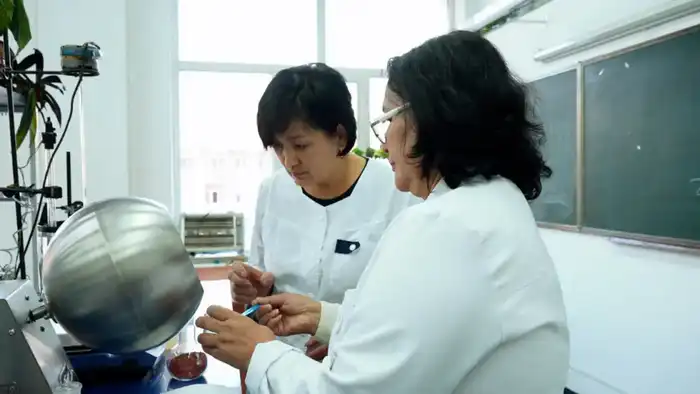 Семена под защитным щитом: КазНУ внедряет биоразлагаемую технологию для лучшего роста