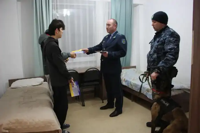 В ВКО полицейские провели рейды в студенческих общежитиях по профилактике наркомании (3)