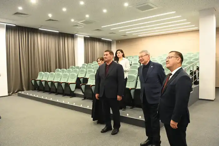 Аким области вместе с государственным и общественным деятелем Икрамом Адырбековым посетил новые объекты (4)