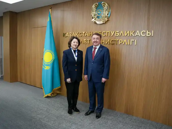 Министр юстиции Ерлан Сарсембаев встретился с Президентом Фонда Тюркской культуры и наследия Актоты Раимкуловой (4)