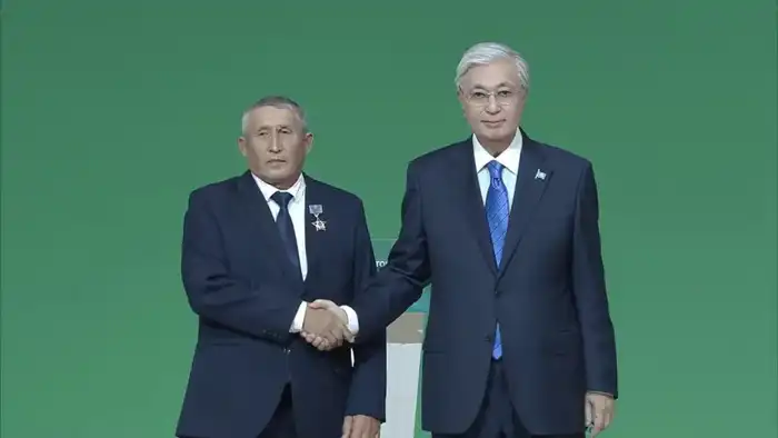 Золотые руки Асаутай Кужуханова: Президент наградил ветерана сельского хозяйства за многолетний труд
