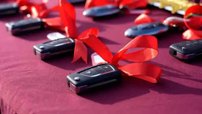 Национальная гвардия РК получила 17 новых служебных автомобилей в Караганде