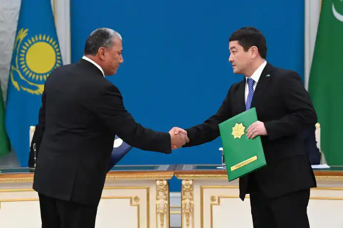 Мосты сотрудничества: Казахстан и Туркменистан укрепляют связи через новые межправительственные документы