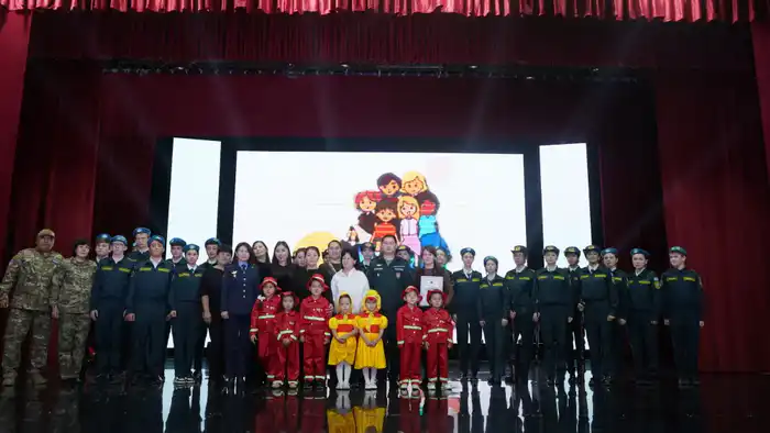 Формирование культуры безопасности: спасатели обучают детей действиям при ЧС (4)