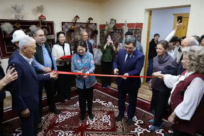 В Астане открылась экспозиция тюркских музыкальных инструментов (6)