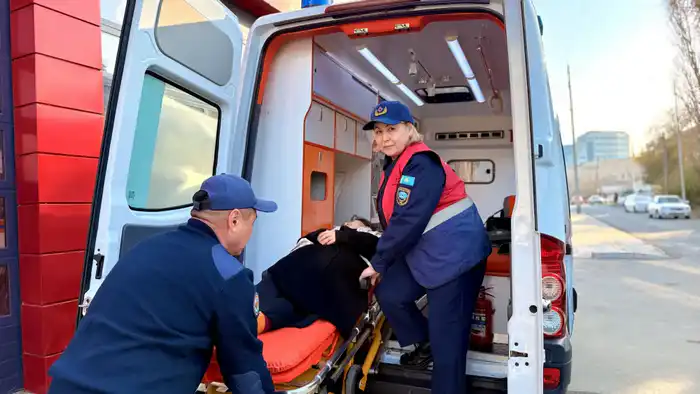 Лица МЧС: фельдшер Дана Доскалиева (2)