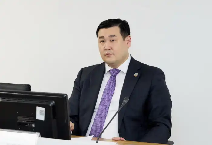 Азат Султанов провел встречу с населением Алматы (5)