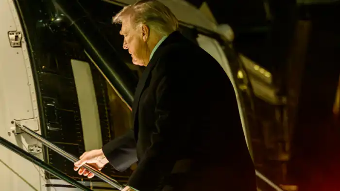 Демократы обнародовали письма Эпштейна, связывающие Трампа с международным скандалом