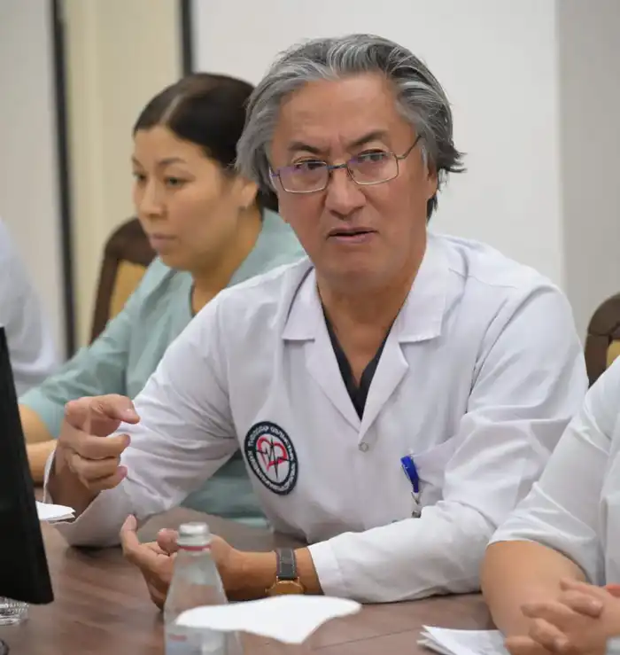 Глава региона Асаин Байханов посетил Павлодарский областной кардиологический центр и ознакомился с его работой (8)