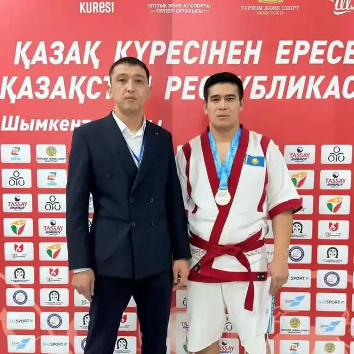 Туркестанцы блестят на чемпионате по борьбе