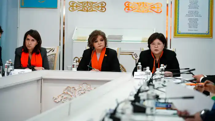 Астана: образование и независимость против насилия