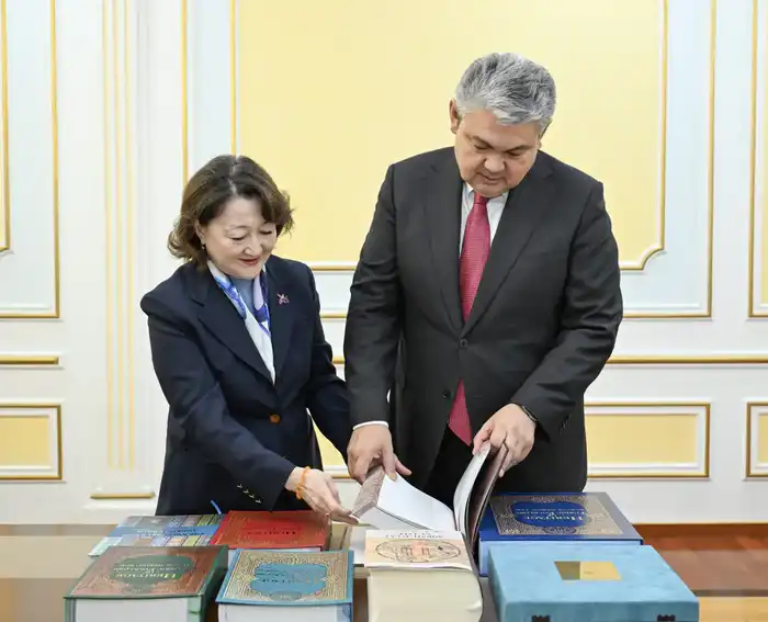 Министр иностранных дел Казахстана провёл встречу с главой Фонда тюркской культуры и наследия (2)