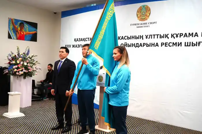 Ербол Мырзабосынов вручил Государственный флаг Казахстана национальной сборной в преддверии XXV Сурдлимпийских игр (2)
