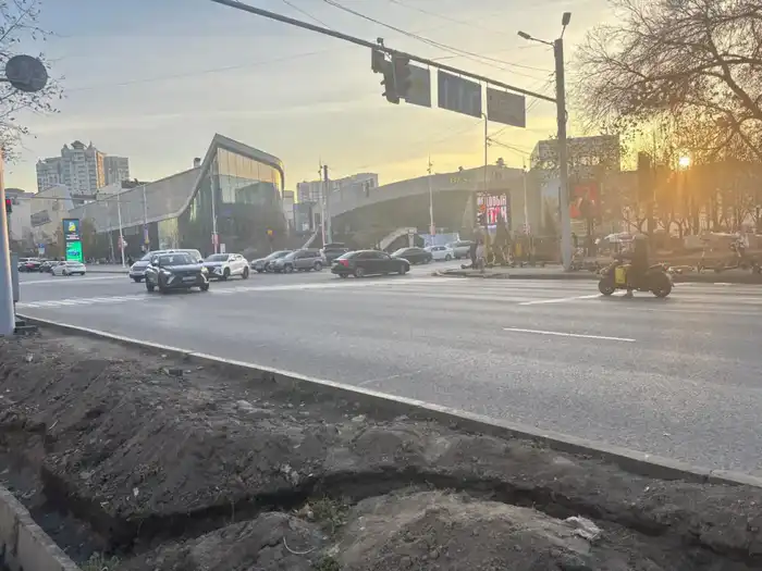 В Алматы изменена схема движения на перекрестке пр. Достык и ул. Жолдасбекова
