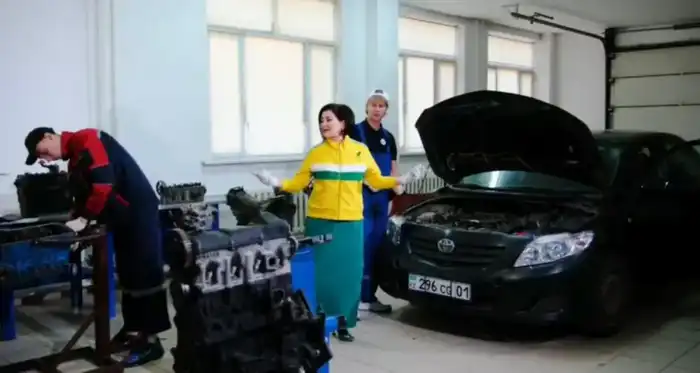 В Астане 700 студентов исполнили гимн рабочих профессий (3)