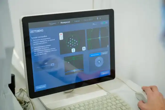 Столичные хирурги восстановили зрение пациенту с инвалидностью (3)