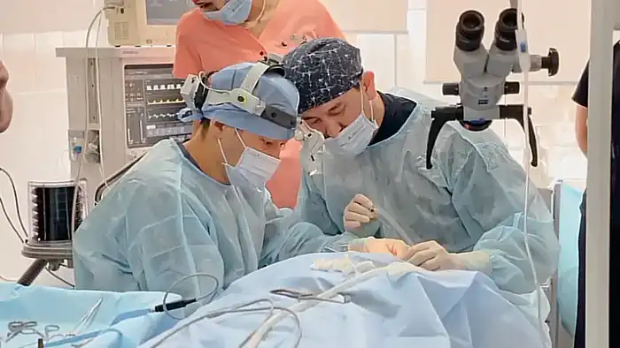 В Караганде впервые провели операцию по протезированию слуховой косточки (2)