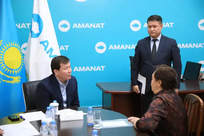 Аким области выслушал граждан и пообещал помочь с жильем и другими вопросами