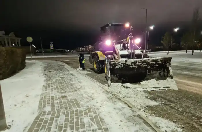 Снегопад в Астане: техника на страже чистоты!