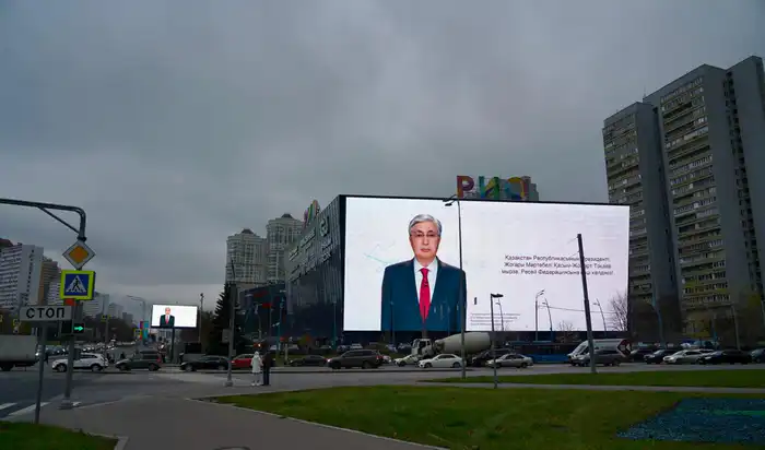 Фото Токаева на улицах Москвы