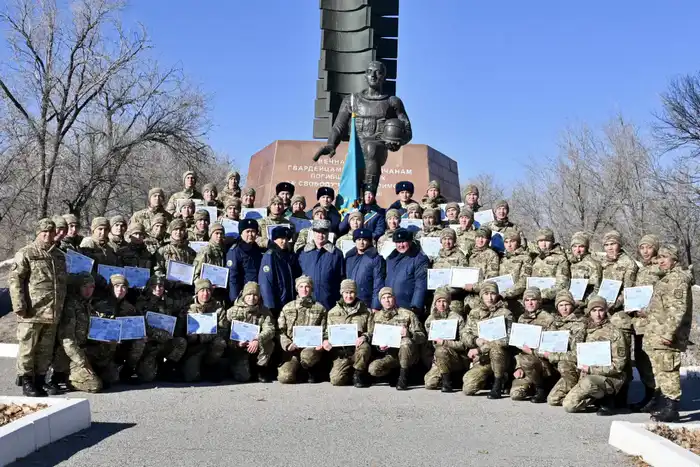 Церемония прощания с солдатами срочной службы в Алатау