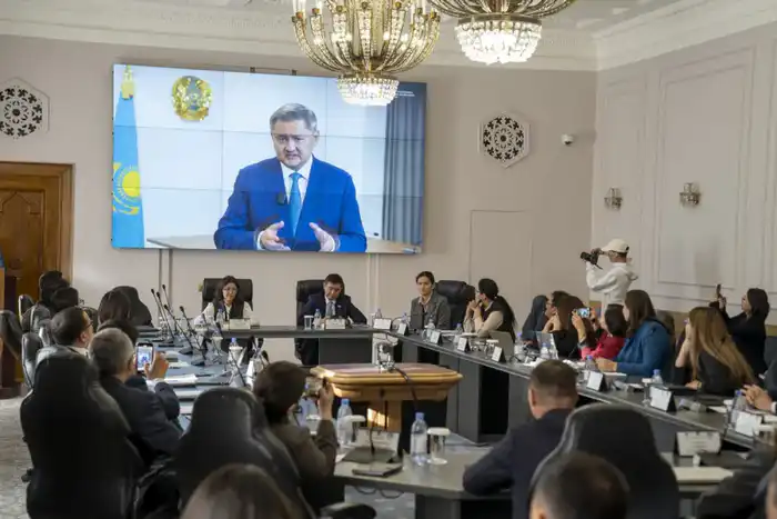 Научные молодые умы: за круглым столом в Алматы