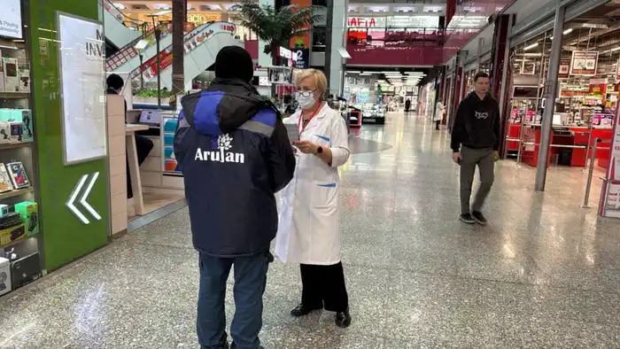 Акцию по профилактике и борьбе со СПИДом провели в столичных торговых центрах (7)