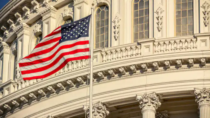 Конгресс США завершает рекордный шатдаун, восстанавливая работу федеральных ведомств и обеспечивая стабильность для граждан