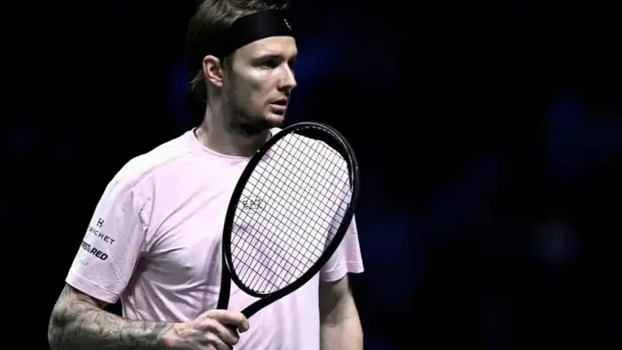 Неожиданный финал турнира ATP 250: Александр Бублик уступает в 1/8 финала, подчеркивая непредсказуемость спорта