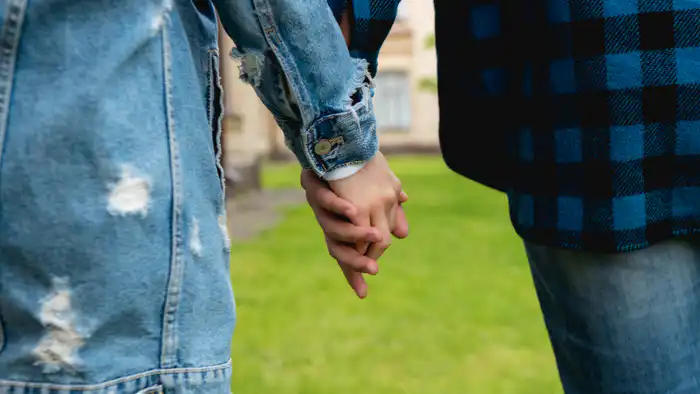 Депутат Казахстана о запрете ЛГБТ-пропаганды: 'Мужчины могут гулять, взявшись за руки'