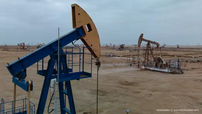 ОПЕК+ объявила об увеличении добычи нефти в декабре, при этом планируется взять паузу в начале 2026 года. Восьмерка стран, включая Саудовскую Аравию, Россию, Ирак, ОАЭ, Кувейт, Казахстан, Алжир и Оман, ранее вводила дополнительные добровольные ограничения