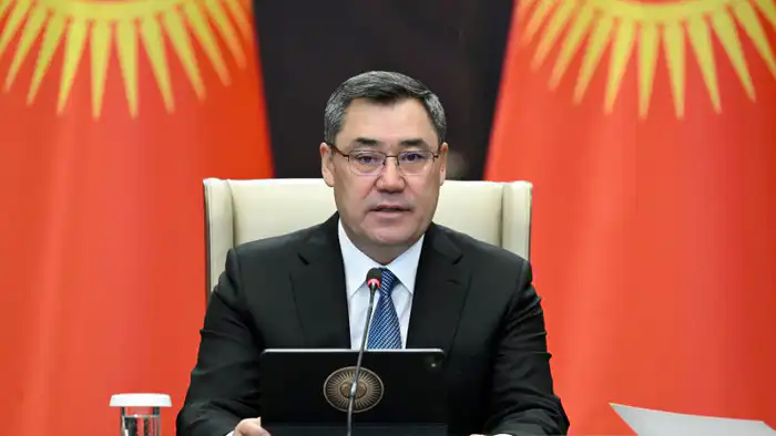 Президент Кыргызстана Садыр Жапаров призвал чиновников не пугать народ и акцентировал внимание на необходимости экономии электроэнергии в государственных учреждениях. В ходе своего выступления он подчеркнул важность ответственного подхода к ресурсам и при