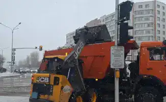 Астана очищается от снега: почти 3 000 коммунальщиков работают круглосуточно