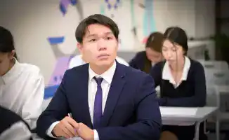 1,5 миллиона школьников Казахстана одновременно написали изложение, создавая волну правовой осведомленности