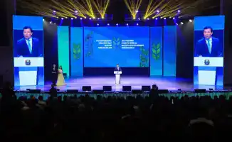 Аким области Асхат Шахаров вручил государственные награды лучшим работникам аграрной отрасли на мероприятии в Актобе